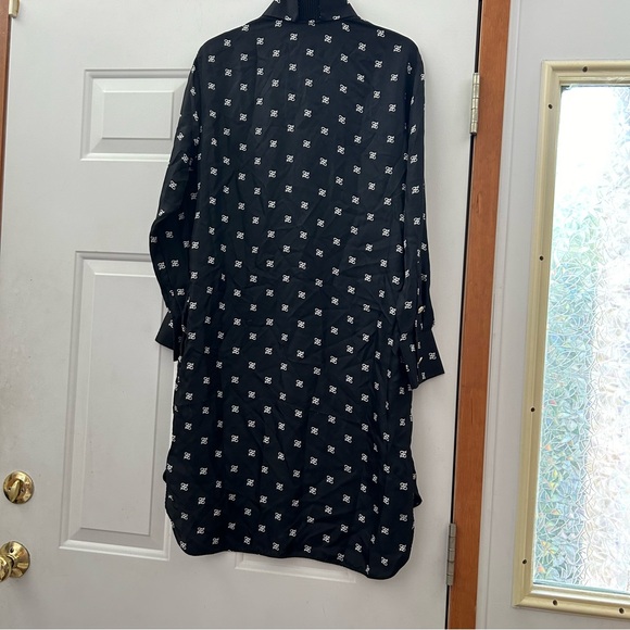 $1790 New 🆕 Fendi Kaligraph logo print silk button dress size 40 - Picture 12 of 12
